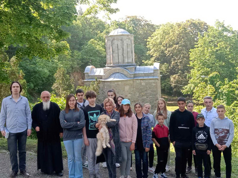  УЧЕНИЧКИ ПАРЛАМЕНТ ОБИШАО КУЛТУРНО-ИСТОРИЈСКЕ ЗНАМЕНИТОСТИ ШУМАДИЈЕ