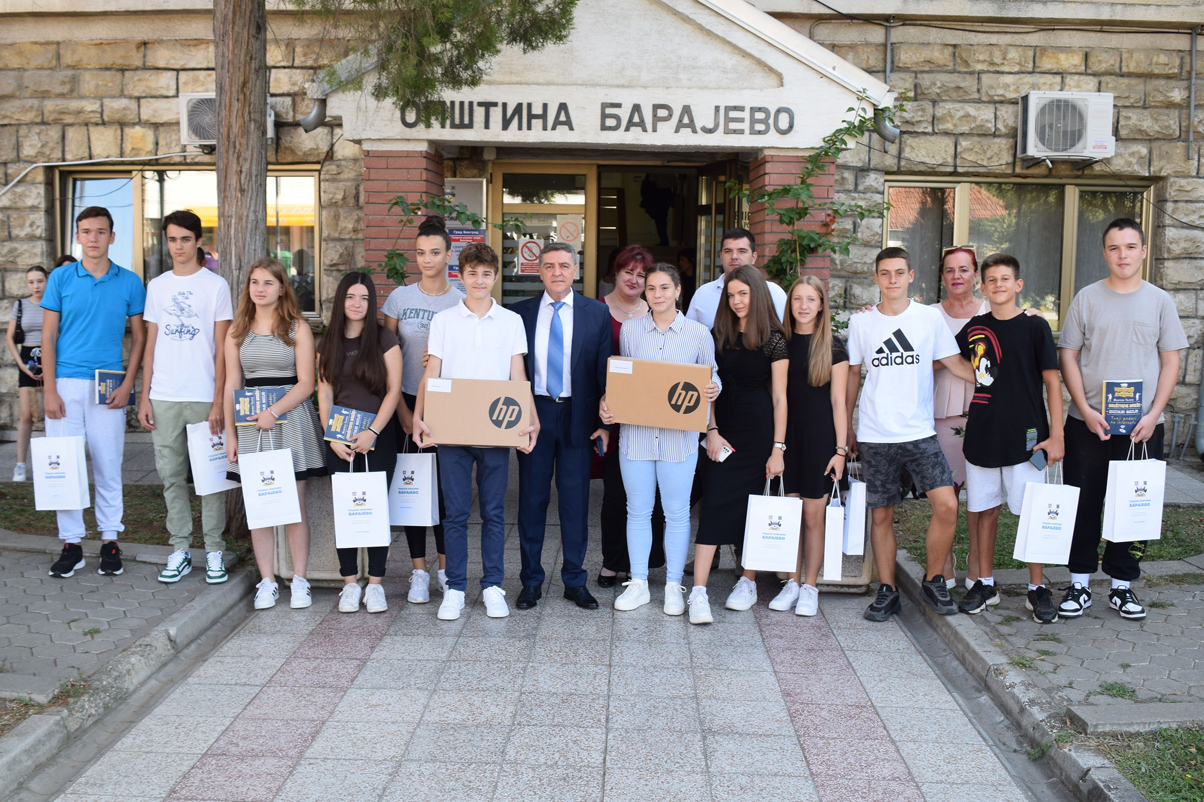  НАГРАЂЕНИ НАЈБОЉИ УЧЕНИЦИ ОСНОВНИХ ШКОЛА СА ТЕРИТОРИЈЕ ОПШТИНЕ БАРАЈЕВО