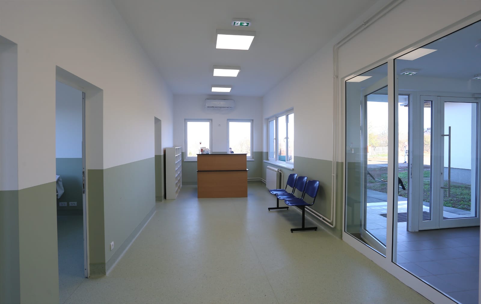  ДИРЕКТОРКА РФЗО САЊА РАДОЈЕВИЋ ШКОДРИЋ И ПРЕДСЕДНИК АДАМОВИЋ ДАНАС ОБИШЛИ АМБУЛАНТУ У НАСЕЉУ ГАЈ