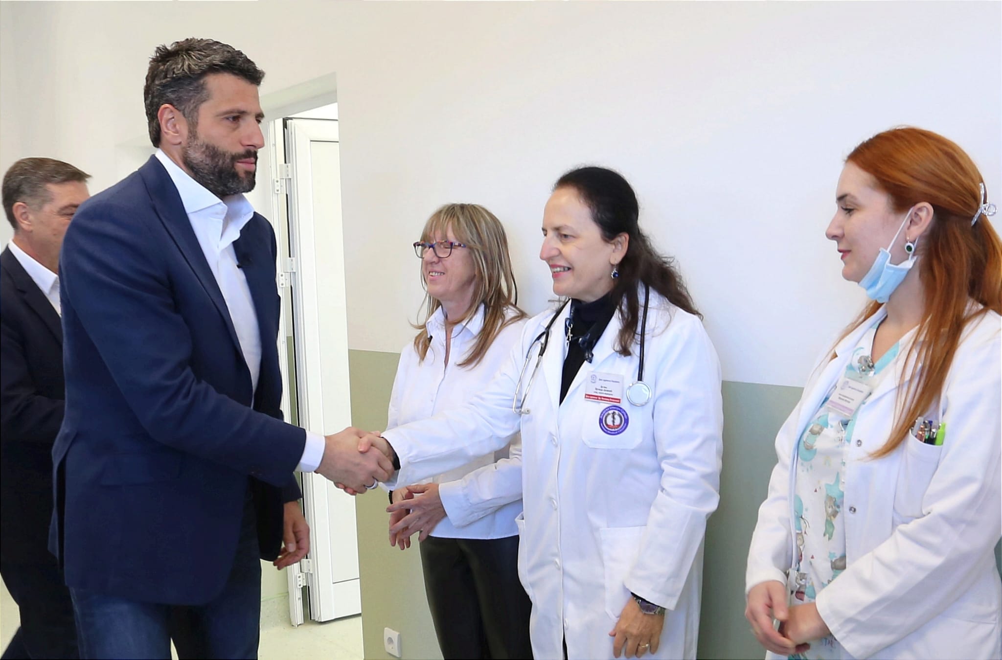  ГРАЂАНИ НАСЕЉА ГАЈ ДОБИЈАЈУ САВРЕМЕНУ АМБУЛАНТУ