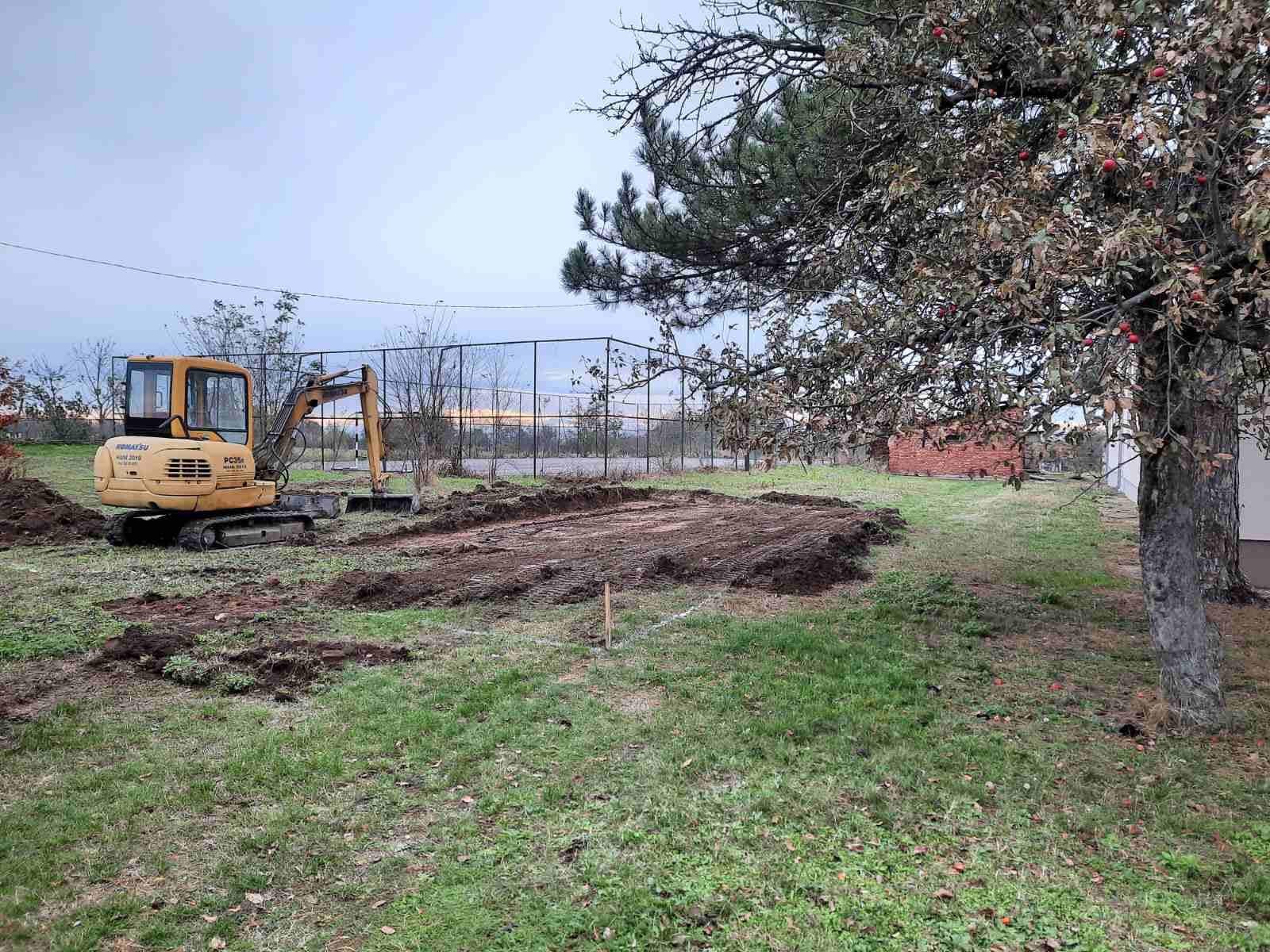  ПОЧЕЛИ РАДОВИ НА ПОСТАВЉАЊУ ДЕЧИЈЕГ ИГРАЛИШТА У РАВНОМ ГАЈУ