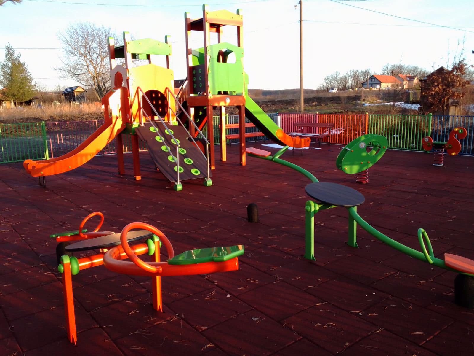  ПОСТАВЉЕНО ИГРАЛИШТЕ У РАВНОМ ГАЈУ